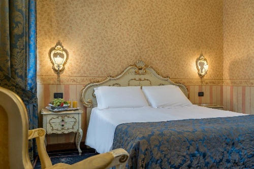 Hotel Montecarlo image 9